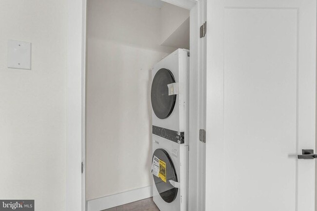 Building Photo - 1812 S 17th St