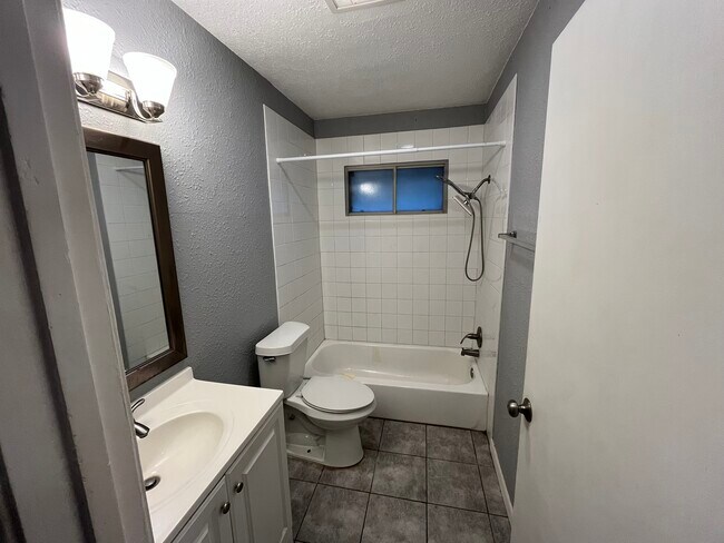 Building Photo - 4534 Waikiki Dr