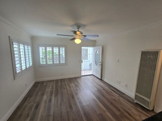 Building Photo - 1 BD / 1 BTH Home on Hornblend with Parking in Pacific Beach San Diego