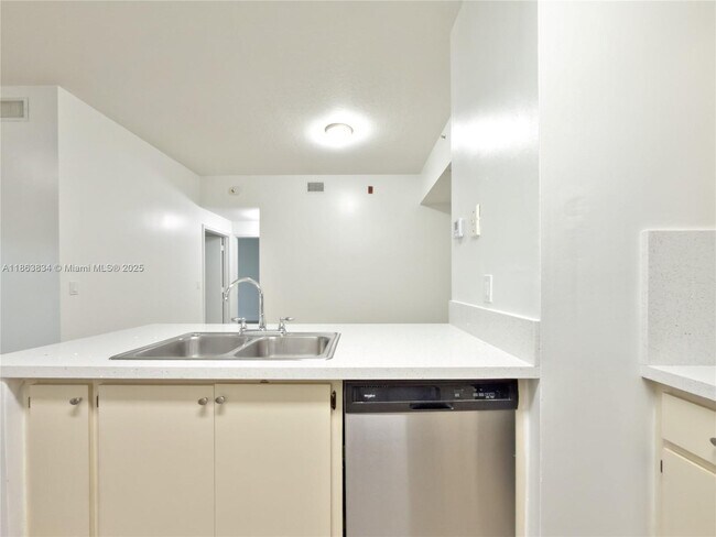 Building Photo - 7200 NW 114th Ave