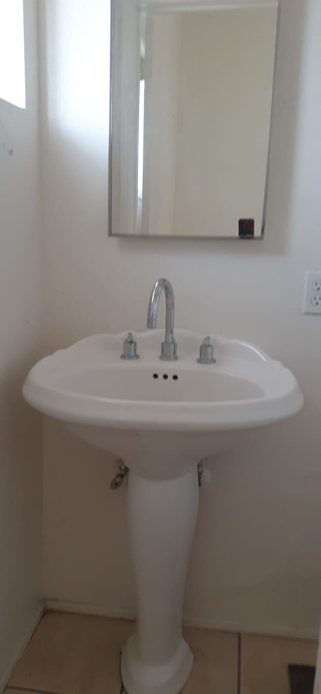 Building Photo - 34874 Cedar Ave