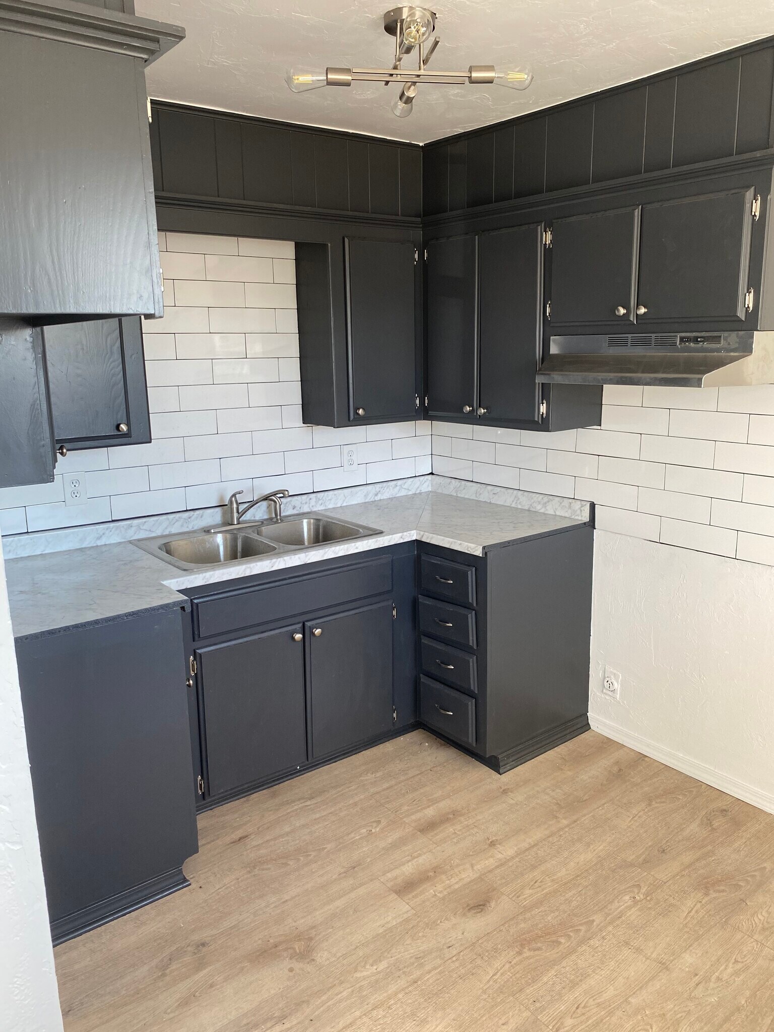New updated kitchen - 615 S 6th St