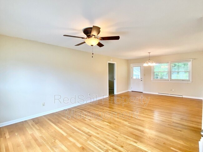 Building Photo - 729 Milton Dr