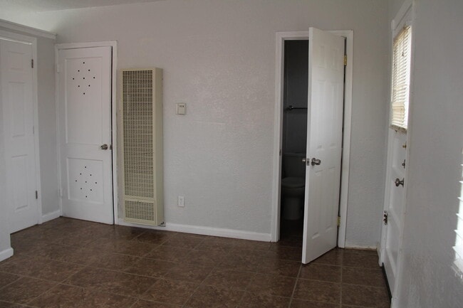 Building Photo - 8907 Old County Dr