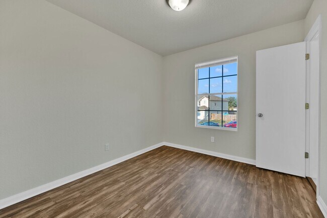Building Photo - 4926 Appleseed Ct