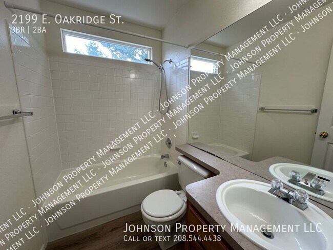 Building Photo - 2199 E Oakridge St