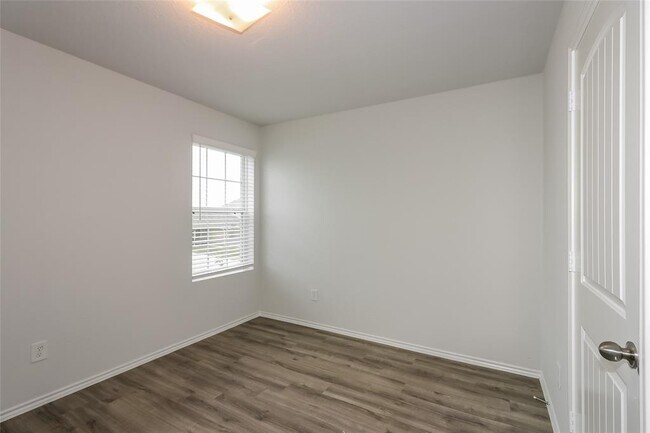 Building Photo - 24406 Amaldi Ct