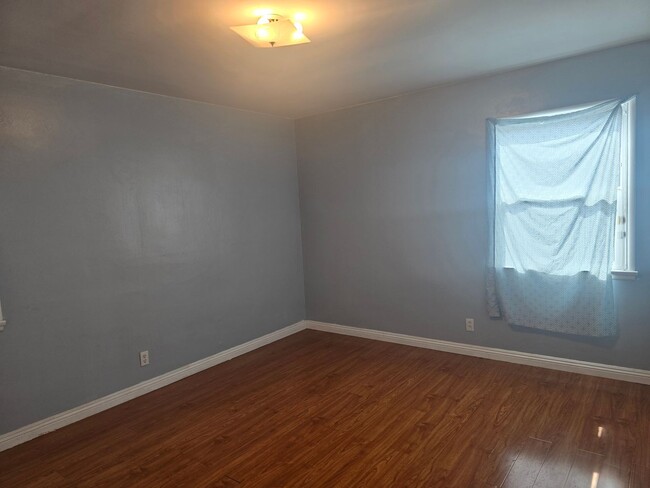 Building Photo - Singe House in garden Grove for Lease