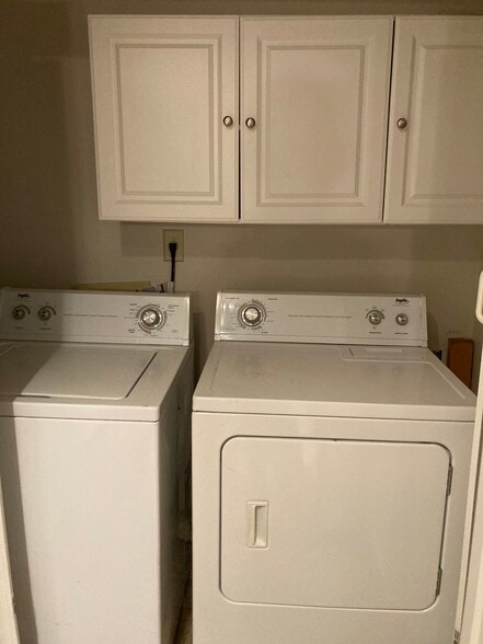 Washer and Dryer - 1405 Vicksburg Plz