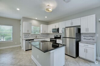Building Photo - 605 Pecan Ave
