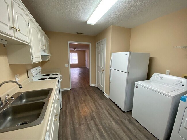 Building Photo - 1205 Beaver Creek Dr