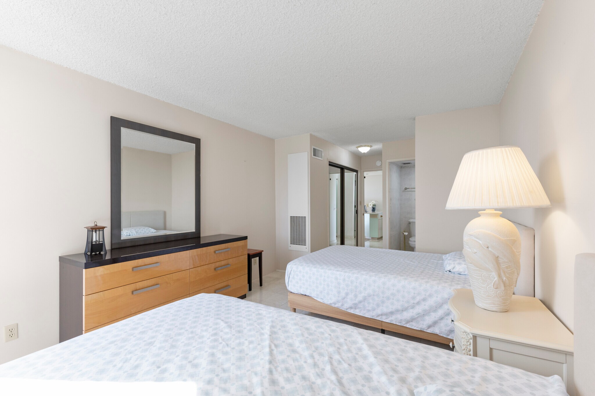 Building Photo - 1910 Ala Moana Blvd