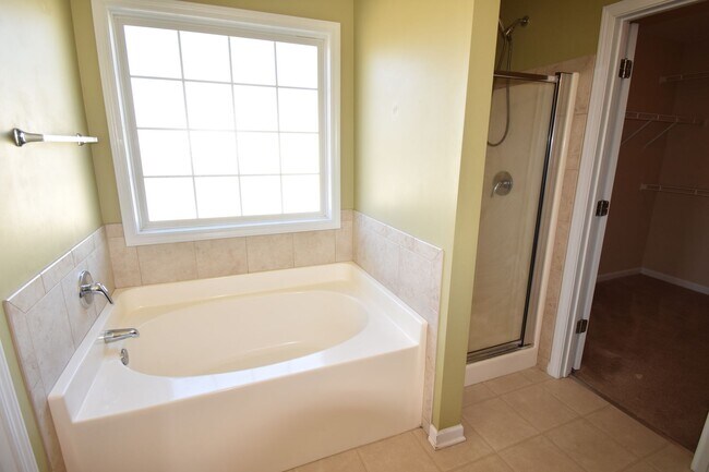 Building Photo - 3 Bedroom and 2.5 Bath Home (No Pets)