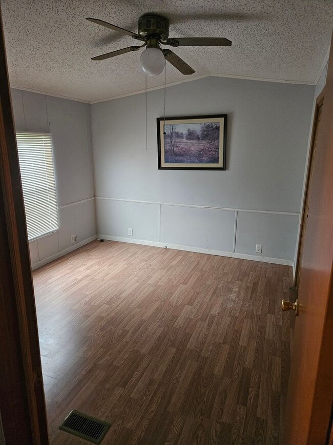 Building Photo - 2 Bedroom, 2 Bath Mobile Home in Yorktowne, Winchester!