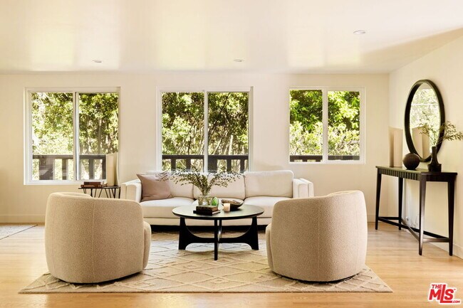 Building Photo - 2701 Jalmia Dr