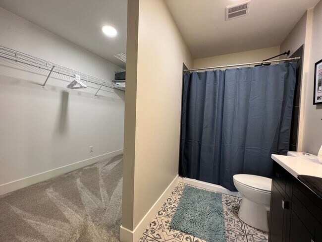 Building Photo - Quaint 4 Bedroom furnished Ranch Home in Mason Ohio