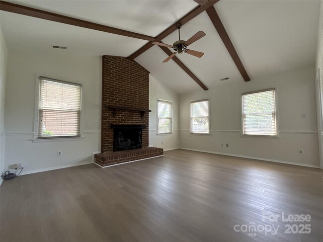Building Photo - 9909 Elm Creek Ln