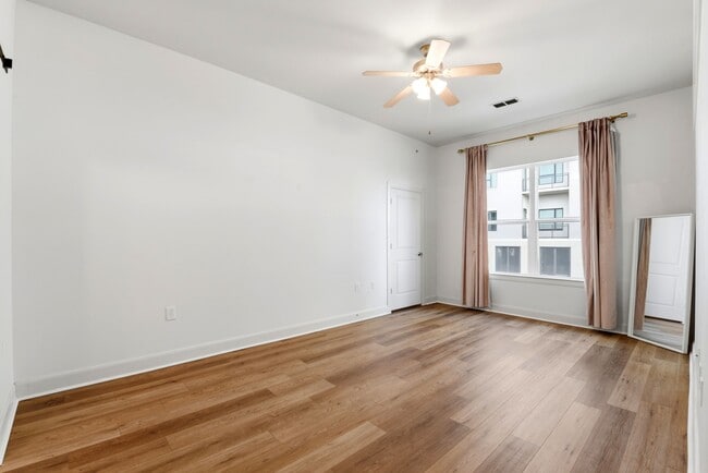 Building Photo - 1010 Rosine St