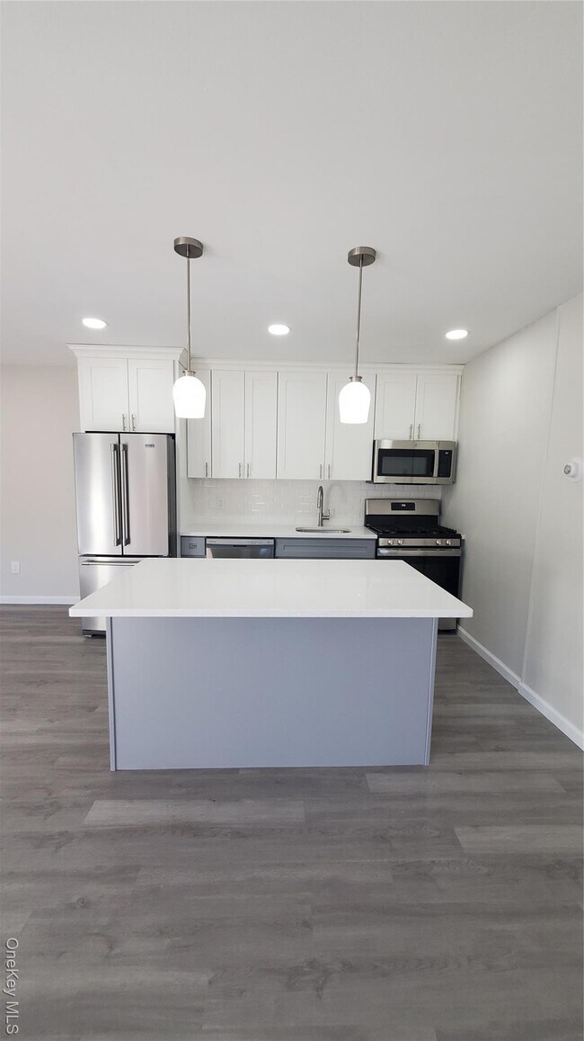 Building Photo - 460 Old Town Rd