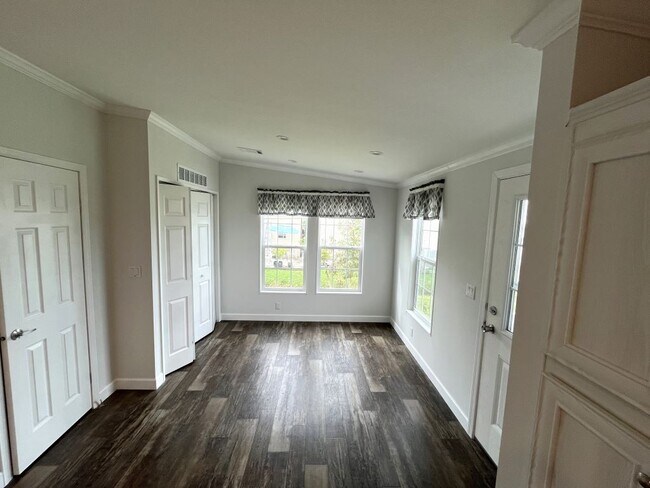 Building Photo - 17100 S Tamiami Trl