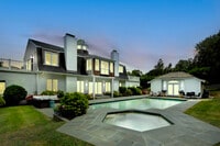 Building Photo - 1 Harbor View Dr