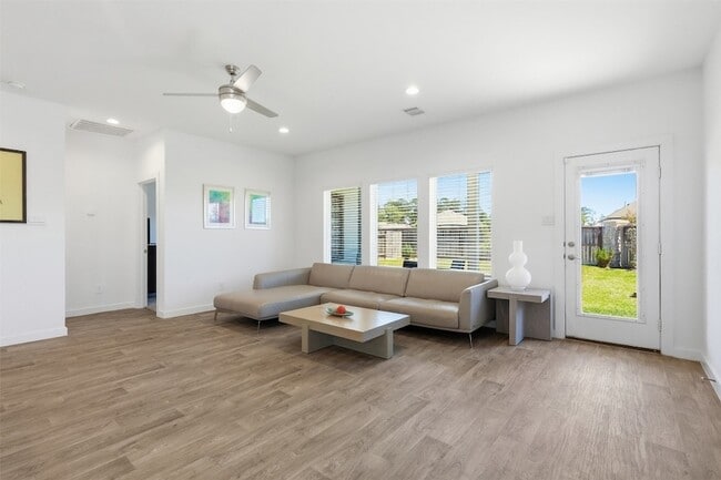 Building Photo - 14280 Big Bnd Dr