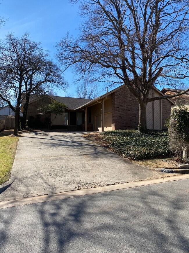 Building Photo - 2504 Tredington Way