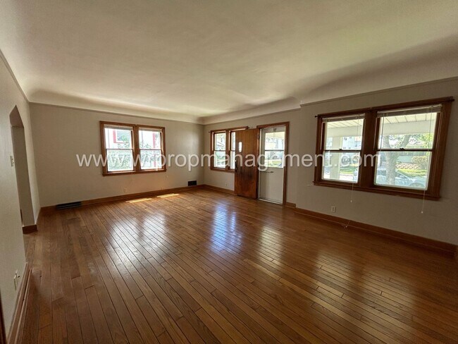 Building Photo - 4124 Vermaas Ave