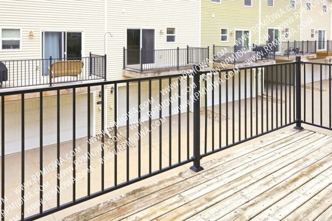 Building Photo - 9140 Greenspire Dr