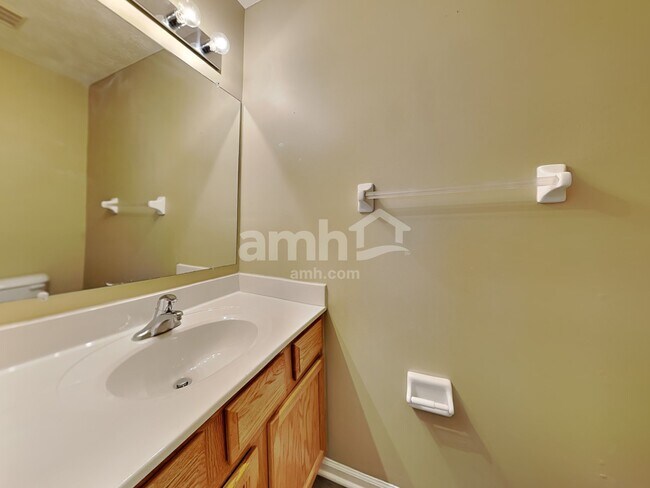 Building Photo - 509 Lake Front Dr