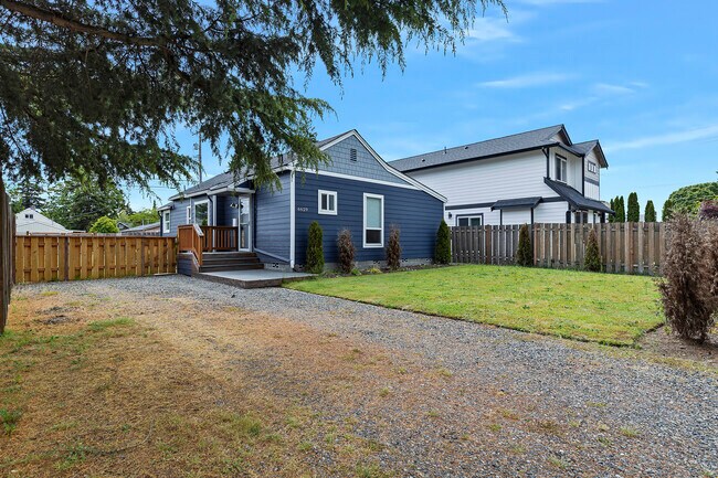 Building Photo - 6629 S Pine St