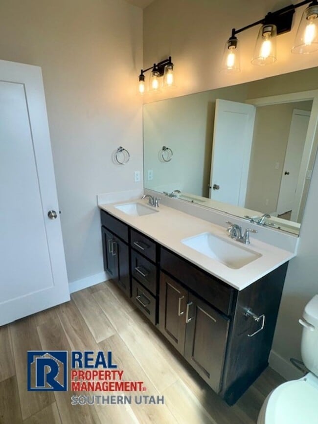 Building Photo - Woodland Estates Townhome
