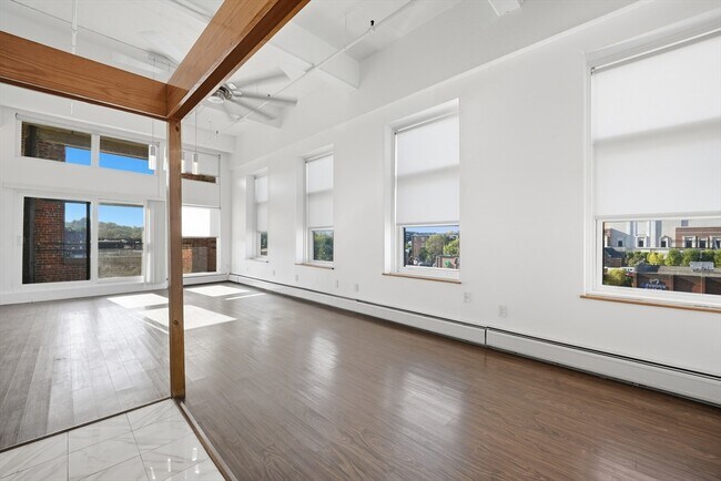 Building Photo - 15 E Park St
