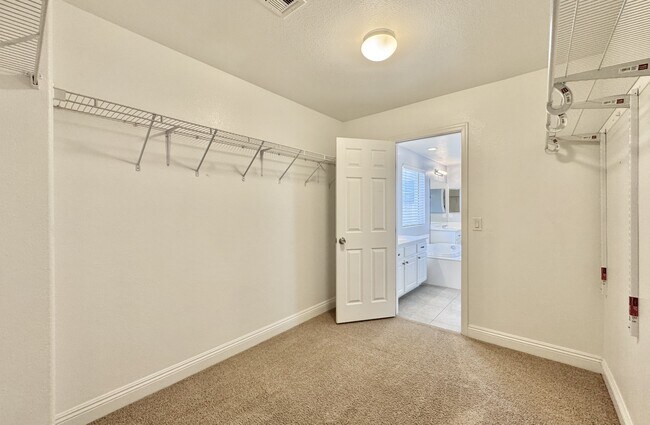 Building Photo - 5033 W Moberly Ave