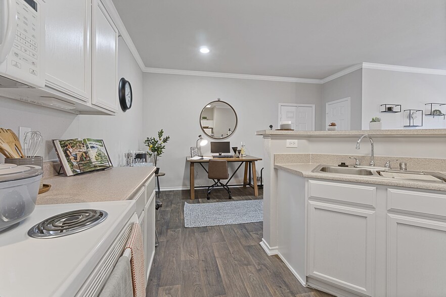 Building Photo - Canopy at South Lakes