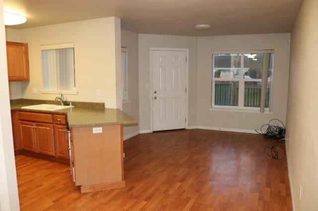 Building Photo - Cute, Cozy, convenient Arcata 3 bedroom townhouse with small fenced yard, laundry