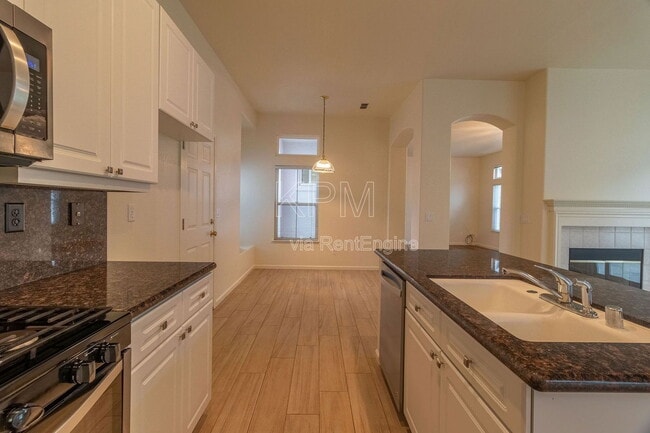 Building Photo - 4142 Pinehurst Cir