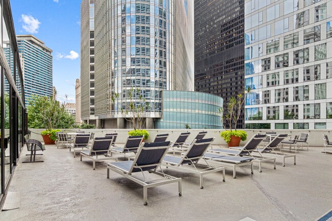 Building Photo - 405 N Wabash Ave