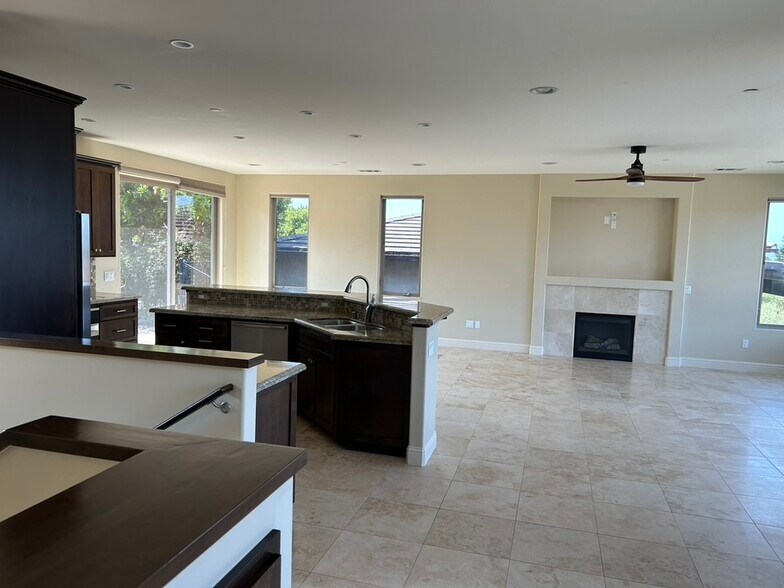 Building Photo - 213 Cima de Colina