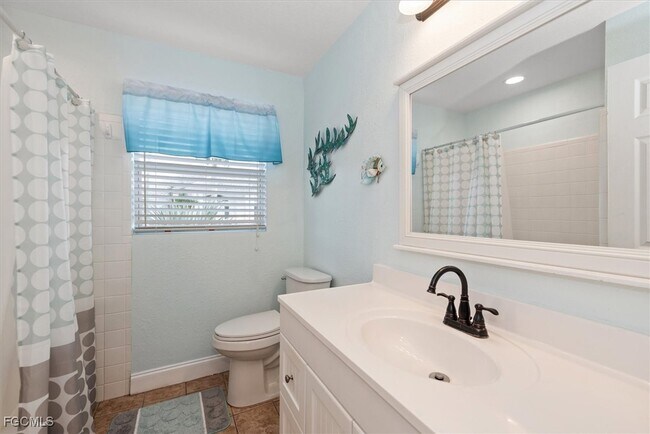 Building Photo - 1030 SE 43rd Terrace