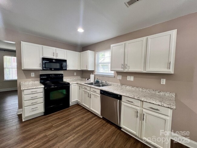 Building Photo - 520 Jakes Ridge Ln