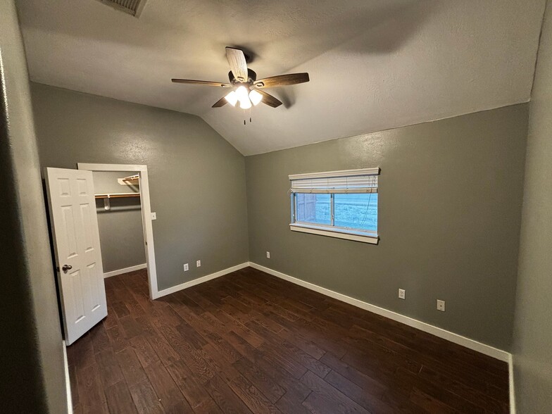 Building Photo - 4623 Village Park Dr
