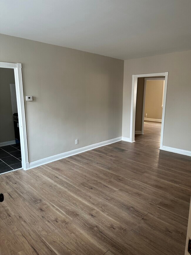 Living room - 905 Saint Dunstans Rd