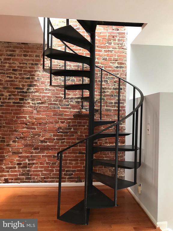 Building Photo - 1231 Linden Pl NE