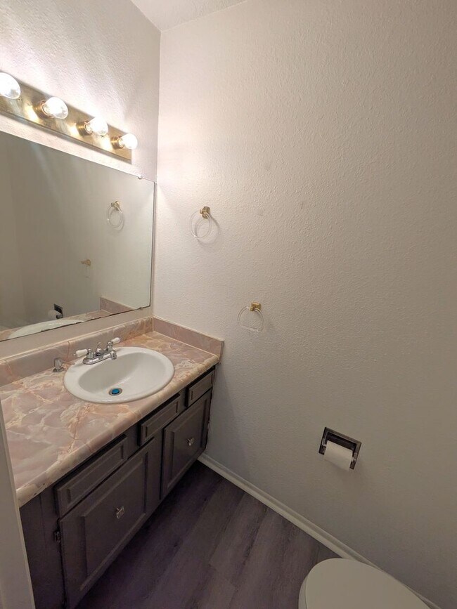 Building Photo - Townhome in the Heart of Beaumont!