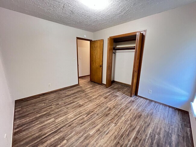 Building Photo - 104 Crawford Ct