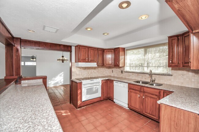 Building Photo - 403 Westwood Dr