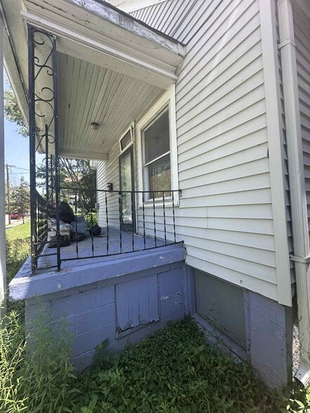 Building Photo - 3912 Beachwood Ave