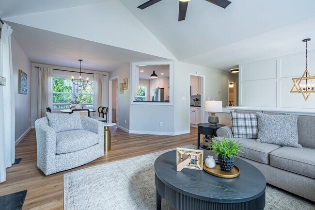 Building Photo - 18 Huntcliff Dr