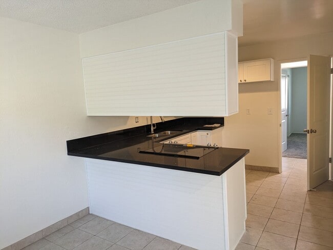 Building Photo - NEWLY REMODELED!!!!!One bedroom One Bath Unit